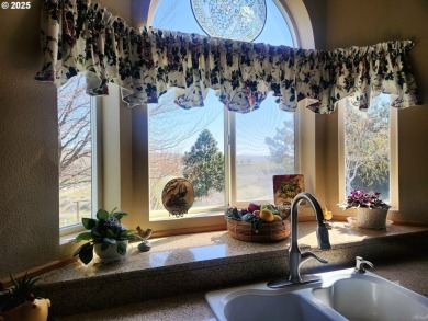 Immaculate triple-wide 3bd 2 bath mfg. on 1.74 acres overlooking on China Creek Golf Course in Oregon - for sale on GolfHomes.com, golf home, golf lot