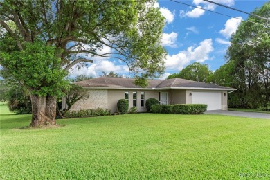 Beautiful Golf Course Home - Move-In Ready! Perfectly maintained on Inverness Golf and Country Club in Florida - for sale on GolfHomes.com, golf home, golf lot