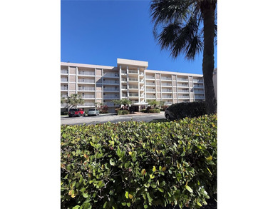 Beautiful apartment on the 5th level with an amazing view of the on Palm-Aire Country Club and Resort - Palms in Florida - for sale on GolfHomes.com, golf home, golf lot