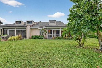 Beautifully maintained 3-bed, 2.5-bath villa with golf course on Fountains Golf and Country Club in Florida - for sale on GolfHomes.com, golf home, golf lot