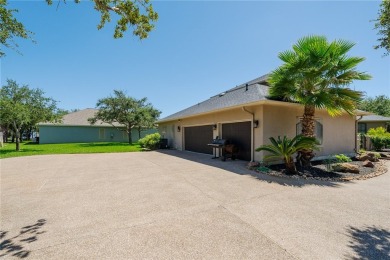 *Fabulous Tropical Oasis!* This gorgeous pool & hot tub with on Rockport Country Club in Texas - for sale on GolfHomes.com, golf home, golf lot