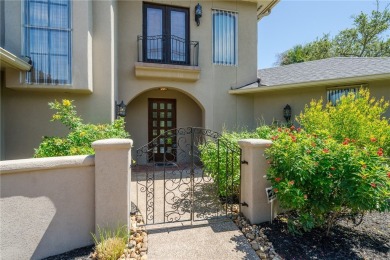 *Fabulous Tropical Oasis!* This gorgeous pool & hot tub with on Rockport Country Club in Texas - for sale on GolfHomes.com, golf home, golf lot