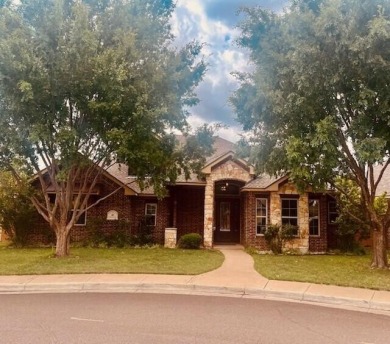 This beautiful home is nestled on a cul-de-sac on the LaPaloma on La Paloma Golf Club in Texas - for sale on GolfHomes.com, golf home, golf lot