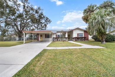 This beautifully remodeled home is right in the HEART of golf on Plantation Inn and Golf Resort  in Florida - for sale on GolfHomes.com, golf home, golf lot