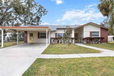 This beautifully remodeled home is right in the HEART of golf on Plantation Inn and Golf Resort  in Florida - for sale on GolfHomes.com, golf home, golf lot