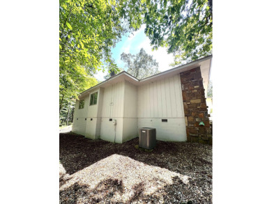 Step into this adorable home in Hot Springs Village! This home on DeSoto Golf Course in Arkansas - for sale on GolfHomes.com, golf home, golf lot