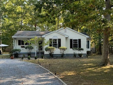 Beautiful home in popular Captain's Cove.  Located on a large on Captains Cove Golf and Yacht Club in Virginia - for sale on GolfHomes.com, golf home, golf lot