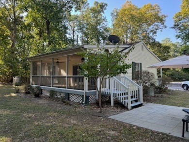 Beautiful home in popular Captain's Cove.  Located on a large on Captains Cove Golf and Yacht Club in Virginia - for sale on GolfHomes.com, golf home, golf lot