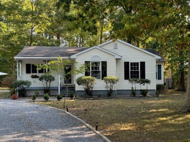 Beautiful home in popular Captain's Cove.  Located on a large on Captains Cove Golf and Yacht Club in Virginia - for sale on GolfHomes.com, golf home, golf lot
