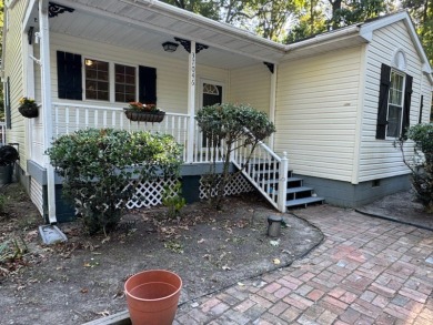 Beautiful home in popular Captain's Cove.  Located on a large on Captains Cove Golf and Yacht Club in Virginia - for sale on GolfHomes.com, golf home, golf lot