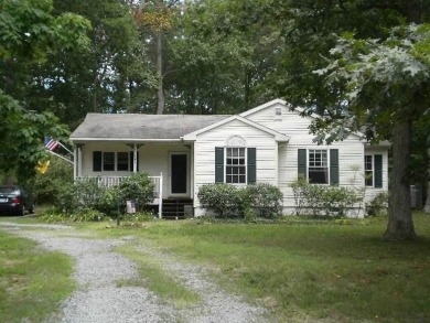 Beautiful home in popular Captain's Cove.  Located on a large on Captains Cove Golf and Yacht Club in Virginia - for sale on GolfHomes.com, golf home, golf lot