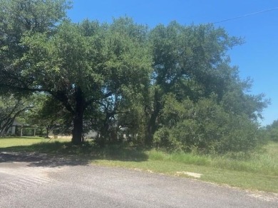 VERY NICE LEVEL LOT WITH HARDWOOD TRESS JUST PERFECT FOR YOUR on White Bluff Resort - Old Course in Texas - for sale on GolfHomes.com, golf home, golf lot