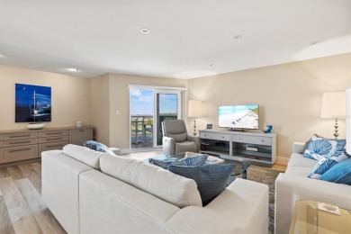 This TOTALLY RENOVATED ISLAND BEAUTY will charm the most on Links on Longboat Golf Club in Florida - for sale on GolfHomes.com, golf home, golf lot
