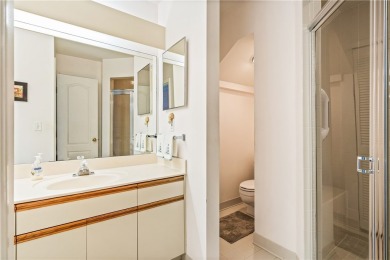 Charming location 2 / 2.5 Townhome. Updated kitchen, granite on Grand Harbor Golf and Country Club in Florida - for sale on GolfHomes.com, golf home, golf lot