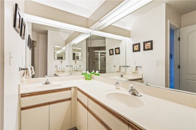 Charming location 2 / 2.5 Townhome. Updated kitchen, granite on Grand Harbor Golf and Country Club in Florida - for sale on GolfHomes.com, golf home, golf lot