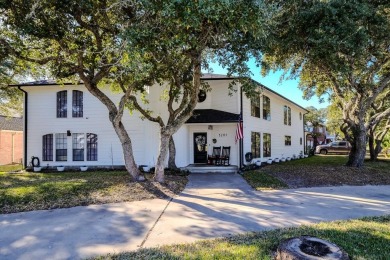 Discover this spacious, beautifully updated home in the on Rockport Country Club in Texas - for sale on GolfHomes.com, golf home, golf lot