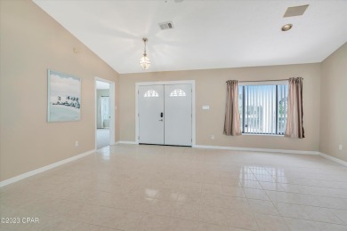 CURRENTLY UNDER CONTRACT, SELLER WILL CONSIDER BACKUP OFFERS on Holiday Golf Club in Florida - for sale on GolfHomes.com, golf home, golf lot
