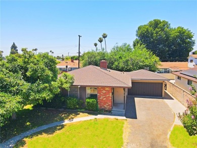 Charming home in the wonderful city of Anaheim! Just shy of 1 on Dad Miller Golf Course in California - for sale on GolfHomes.com, golf home, golf lot