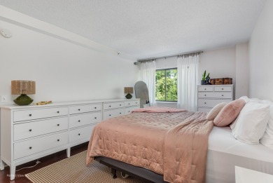 Welcome to 1800 Huntington Blvd Unit #203 - a beautifully on Hilldale Golf Club in Illinois - for sale on GolfHomes.com, golf home, golf lot