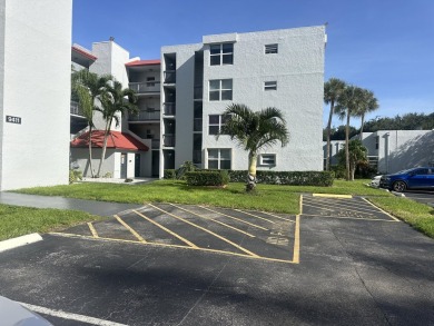 This well-maintained first-floor unit offers a great combination on Pine Island Ridge Country Club in Florida - for sale on GolfHomes.com, golf home, golf lot