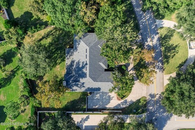 Deerwood! 10-12ft ceilings, split floor plan with large garden on The Deerwood Country Club in Florida - for sale on GolfHomes.com, golf home, golf lot