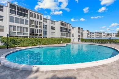 Spacious and bright 2-bed, 2-bath + den/office condo in Palm on Oriole Golf and Tennis Club in Florida - for sale on GolfHomes.com, golf home, golf lot