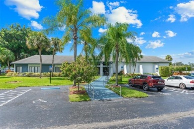 Spacious and bright 2-bed, 2-bath + den/office condo in Palm on Oriole Golf and Tennis Club in Florida - for sale on GolfHomes.com, golf home, golf lot
