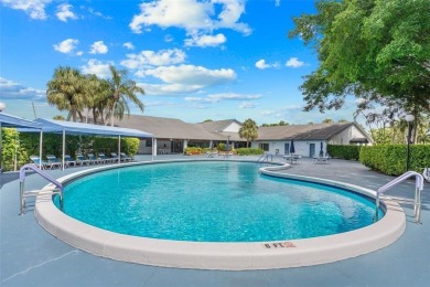 Spacious and bright 2-bed, 2-bath + den/office condo in Palm on Oriole Golf and Tennis Club in Florida - for sale on GolfHomes.com, golf home, golf lot