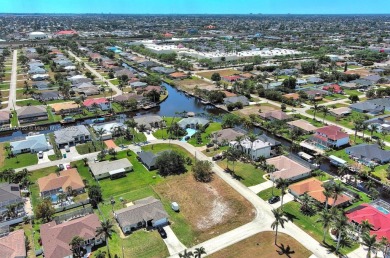 Exclusively presented by Sunland Real Estate: Rare 0.25-acre lot on El Rio Golf Course and Club in Florida - for sale on GolfHomes.com, golf home, golf lot