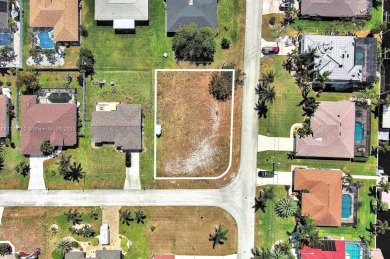 Exclusively presented by Sunland Real Estate: Rare 0.25-acre lot on El Rio Golf Course and Club in Florida - for sale on GolfHomes.com, golf home, golf lot