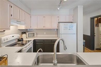 RARE FIND! TURNKEY*FIRST FLOOR*END UNIT*ESTABLISHED RENTAL on Beech Mountain Club in North Carolina - for sale on GolfHomes.com, golf home, golf lot