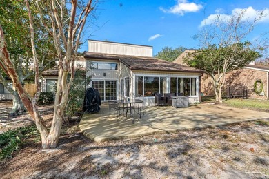 Welcome to this charming and thoughtfully updated 3-bedroom on Perdido Bay Golf Club in Florida - for sale on GolfHomes.com, golf home, golf lot