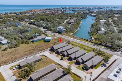 2 bedroom 2 bath townhome in the heart of Rockport with a on Rockport Country Club in Texas - for sale on GolfHomes.com, golf home, golf lot