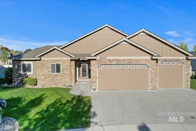 The kind of home you dream about! Nestled in a peaceful on Hunters Point Golf Club in Idaho - for sale on GolfHomes.com, golf home, golf lot