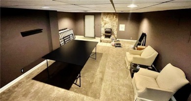 Welcome to this inviting 3-bedroom, 2-bath end-unit condo just on Holiday Island Executive Golf Course in Arkansas - for sale on GolfHomes.com, golf home, golf lot