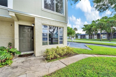 BACK ON MARKET! BUYER FINANCING FELL THROUGH- SELLER OFFERING TO on Colony West Country Club in Florida - for sale on GolfHomes.com, golf home, golf lot