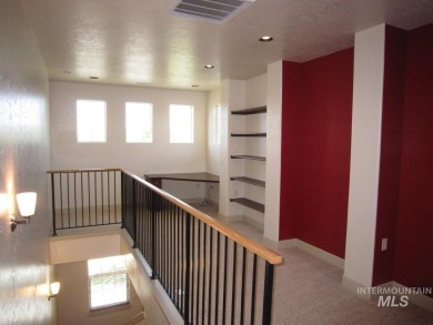 This end unit home provides simplicity of living at an on Eagle Hills Golf Course in Idaho - for sale on GolfHomes.com, golf home, golf lot