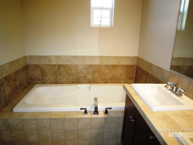 This end unit home provides simplicity of living at an on Eagle Hills Golf Course in Idaho - for sale on GolfHomes.com, golf home, golf lot