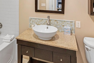 This pristine 7th-floor studio offers stunning Bay views and a on Sandestin Golf and Beach Resort - Raven in Florida - for sale on GolfHomes.com, golf home, golf lot