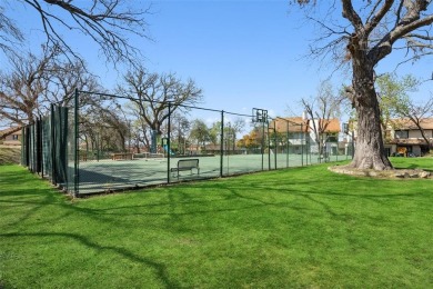 Seller offering $5,000 toward closing costs with an acceptable on Lakeside Village Golf Course in Texas - for sale on GolfHomes.com, golf home, golf lot
