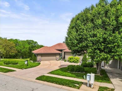Welcome to this stunning luxury home located in the desirable on Lakewood Oaks Golf Club, Ltd. in Missouri - for sale on GolfHomes.com, golf home, golf lot