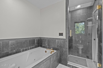 Nestled in the desirable Pinehurst #6 community, this charming on Pinehurst  No. 6 Golf Course in North Carolina - for sale on GolfHomes.com, golf home, golf lot