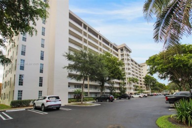 Move-in ready & fully furnished! Beautifully renovated 2-bed on Palm-Aire Country Club and Resort - The Oaks in Florida - for sale on GolfHomes.com, golf home, golf lot