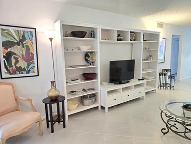 STEP INTO THE SIMPLE ELEGANCE OF THIS GROUND FLOOR CORNER IN on Wynmoor Golf Course in Florida - for sale on GolfHomes.com, golf home, golf lot