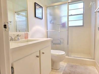 STEP INTO THE SIMPLE ELEGANCE OF THIS GROUND FLOOR CORNER IN on Wynmoor Golf Course in Florida - for sale on GolfHomes.com, golf home, golf lot