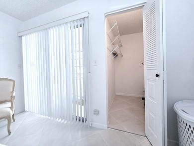 STEP INTO THE SIMPLE ELEGANCE OF THIS GROUND FLOOR CORNER IN on Wynmoor Golf Course in Florida - for sale on GolfHomes.com, golf home, golf lot