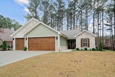 Welcome to this 3 bedroom, 2 bathroom home that is close to all on Isabella Golf Course  in Arkansas - for sale on GolfHomes.com, golf home, golf lot