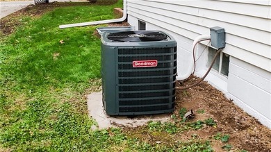 Completely updated 4 Bed 2 Bath Home Located Within View of the on Moila Country Club in Missouri - for sale on GolfHomes.com, golf home, golf lot