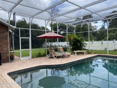 4/2 , pool home located in Glen Abbey Golf community. This on Glen Abbey Golf Club in Florida - for sale on GolfHomes.com, golf home, golf lot