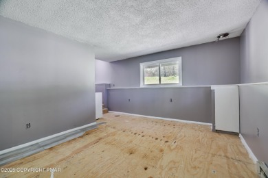 This very well maintained home is ready to be loved by its new on Pocono Farms Country Club in Pennsylvania - for sale on GolfHomes.com, golf home, golf lot